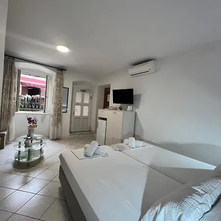 בית הארחה Bella